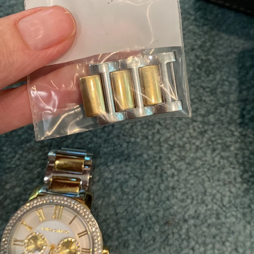 Vince Camuto ladies watch - Picture 6 of 7